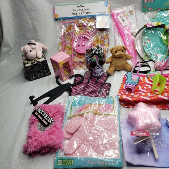 Tween/Teen Variety Bundle Bath, Hair, Bags, Room Decor, & More 4Pd Bundle - Picture 8 of 13